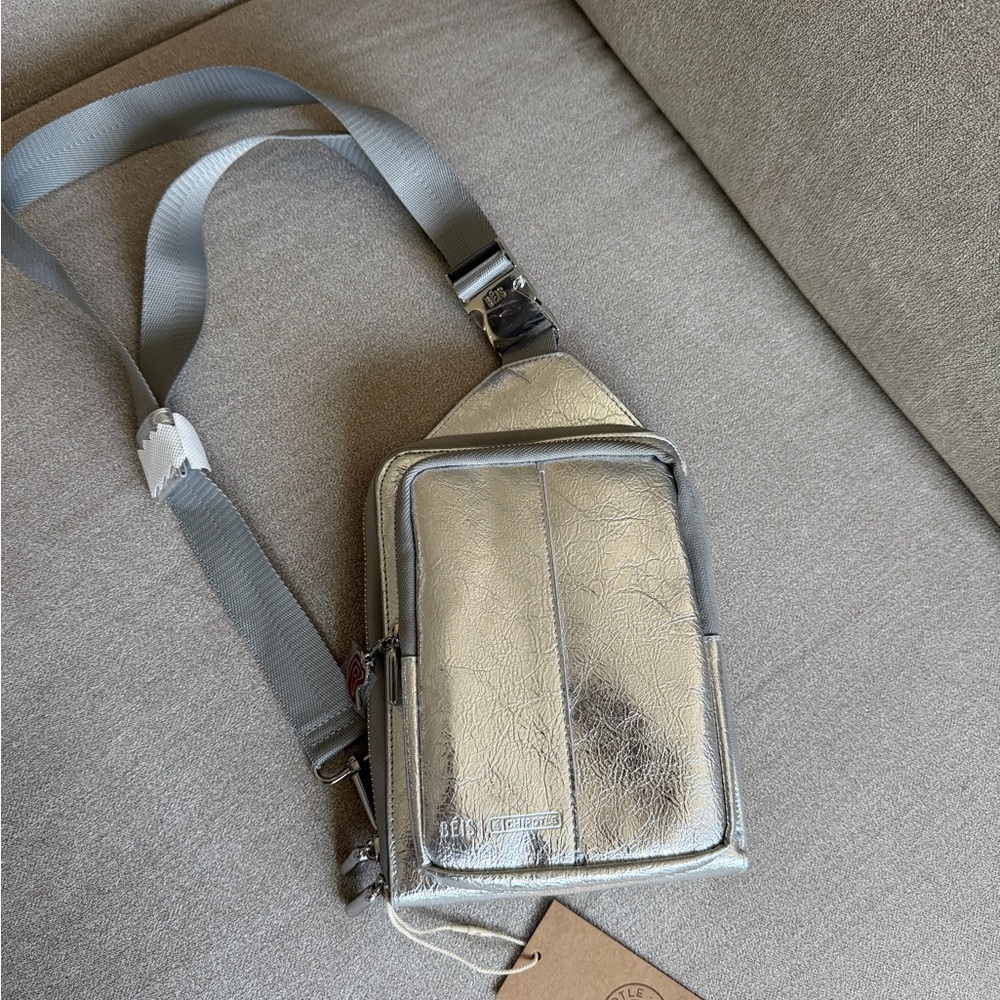 BÉIS x Chipotle The Napkin Sling in Foil